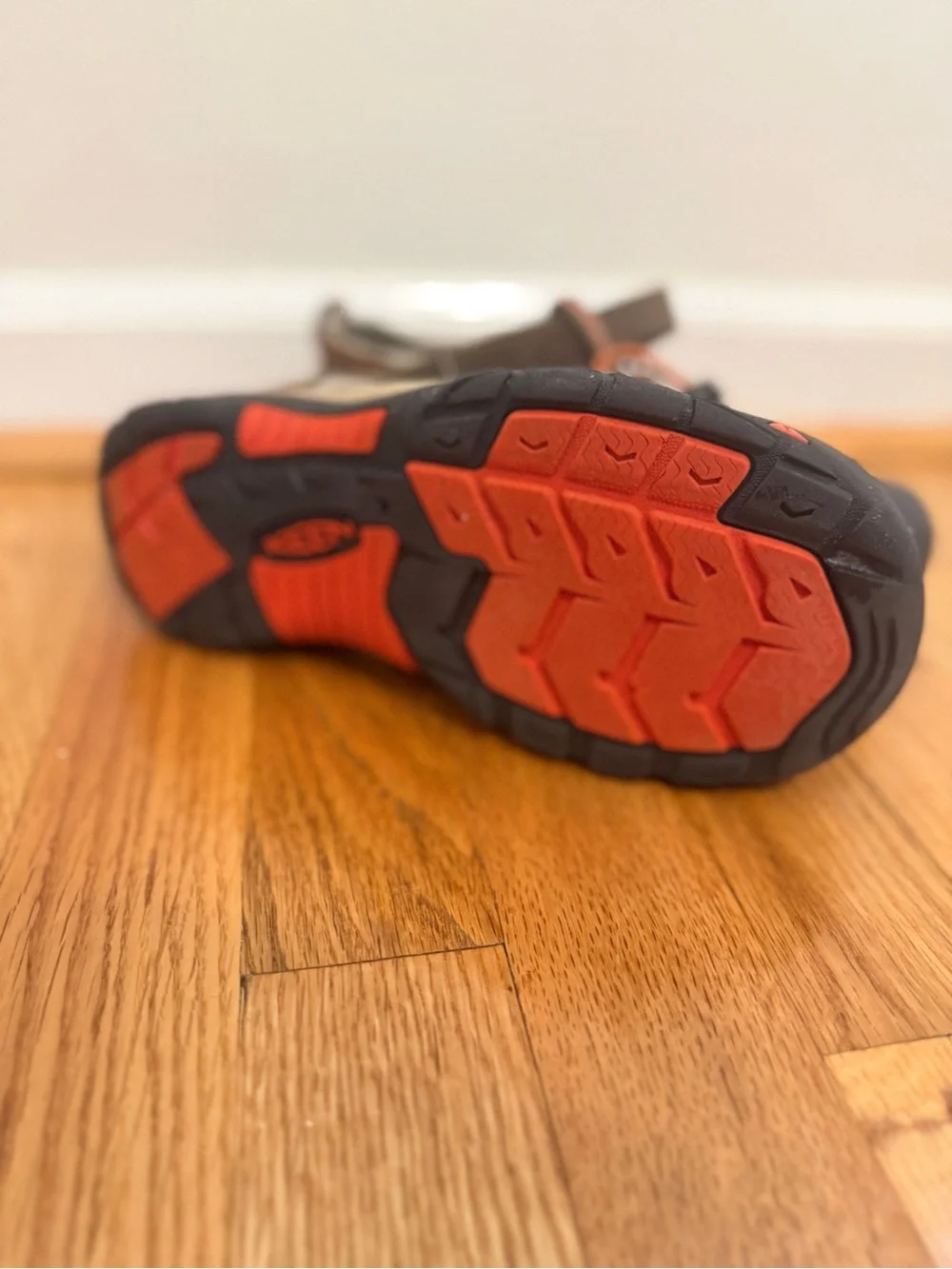 Keen washable water hiking shoes men’s size 6/38 orange/brown/khaki used - good